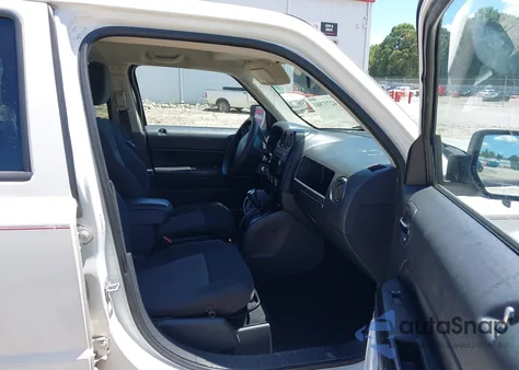 2010 Jeep Patriot Sport z USA, uszkodzony, nr VIN 1J4NT2GB2AD500973